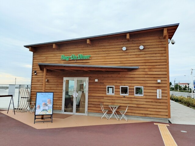 【鵠沼海岸(江ノ島)】【ハンバーガーで有名な100店舗の2号店✨】『自由にアレンジできるメニュー構成‼️』『バーベキューソースが決め手の旨味凝縮バーガー✨』