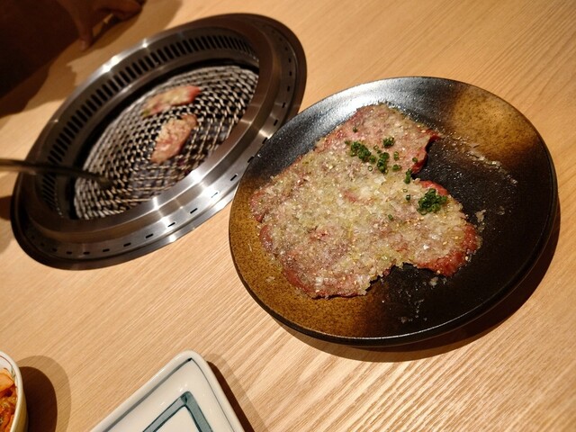 A barbecue restaurant that originated in Tokyo and overseas, known for its green salt sauce, has opened in Kanazawa. You can enjoy Nodo beef here.