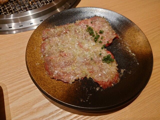 A barbecue restaurant that originated in Tokyo and overseas, known for its green salt sauce, has opened in Kanazawa. You can enjoy Nodo beef here.