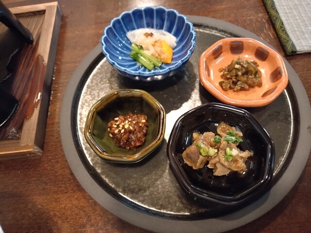 A Yakitoria restaurant in Kanazawa has opened a shop selling cooked rice nearby Hidaka Chaya Street.