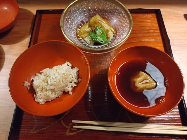 The teahouse-style meal at "Sunoki" that moved from Matsunuma to Higashi Cha-ya Street. A teahouse-style meal for breakfast.
