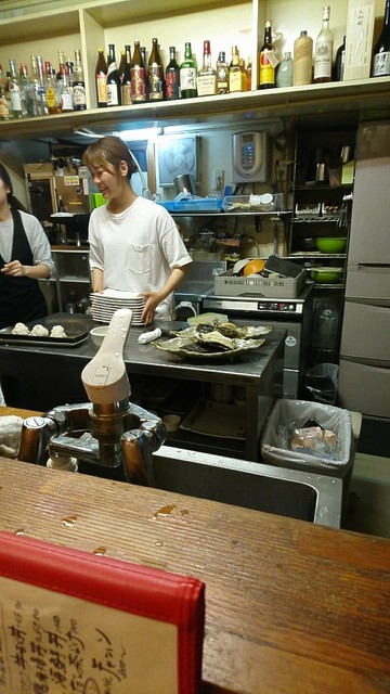 A massive oyster—a truly impressive sight. Even in inland areas, this is a secret spot where you can enjoy carefully selected, delicious seafood.
