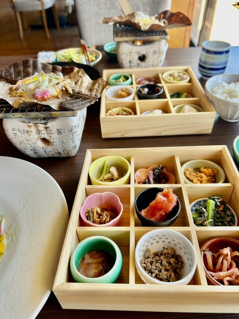 고급스러운 공간과 아름다운 환경에서 맛있는 런치 부페♡