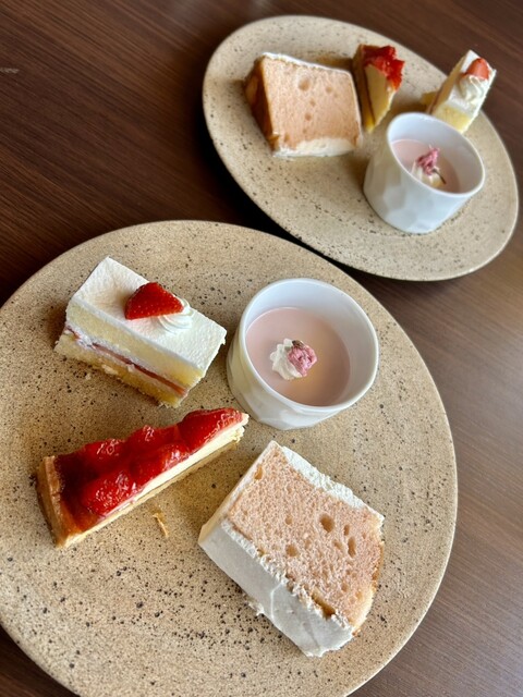 고급스러운 공간과 아름다운 환경에서 맛있는 런치 부페♡