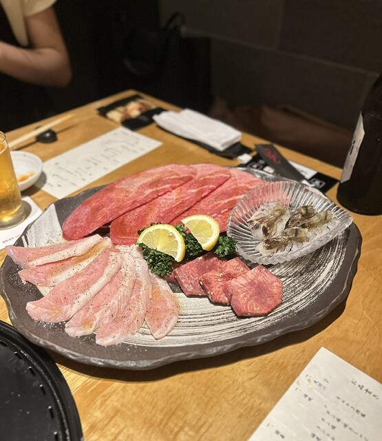 기름기가 적은 고기가 최고입니다. 음료 무제한 서비스와 함께 이 만족감은 정말 대단합니다!