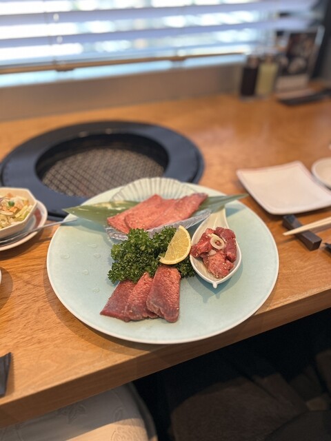 기름기가 적은 고기가 최고입니다. 음료 무제한 서비스와 함께 이 만족감은 정말 대단합니다!