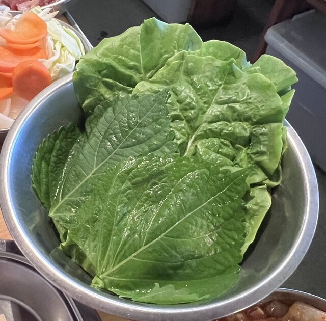 레어조차도 먹을 수 있을 정도로 신선한 램고기의 무제한 식사♪ 제공 속도는 정말 빠르네♪