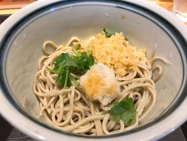“카츠덕”이 맛있는 보리밥집의 라운드 테이블 요리!!