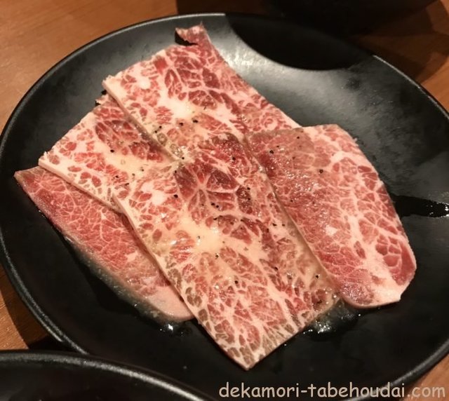 豪華で繁盛する焼肉チェーンが、急速に店舗数を拡大している
