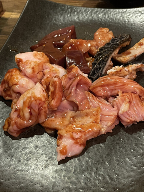 합리적인 가격에 맛있는 구이집입니다‼︎ 희귀 부위, 간, 소의 힘줄 요리가 맛있습니다‼︎