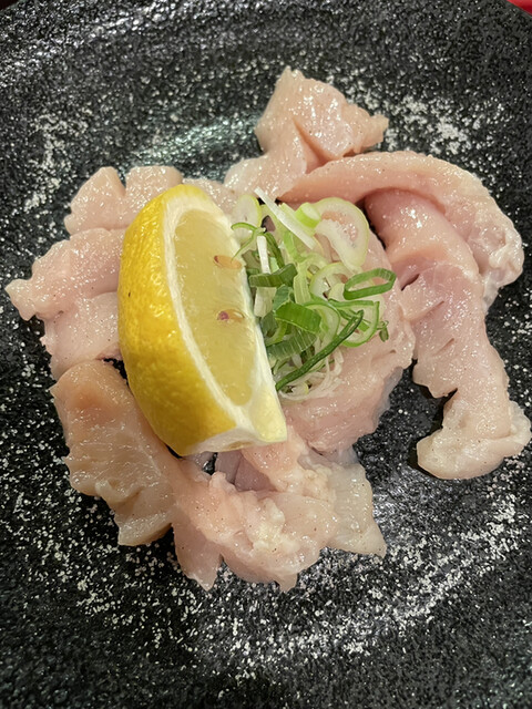 합리적인 가격에 맛있는 구이집입니다‼︎ 희귀 부위, 간, 소의 힘줄 요리가 맛있습니다‼︎