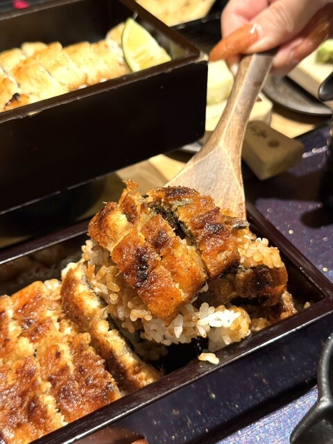 맛있는 육수를 곁들인 백차키에, 와사비 오도시의 오리지널 메뉴가 추천됩니다.