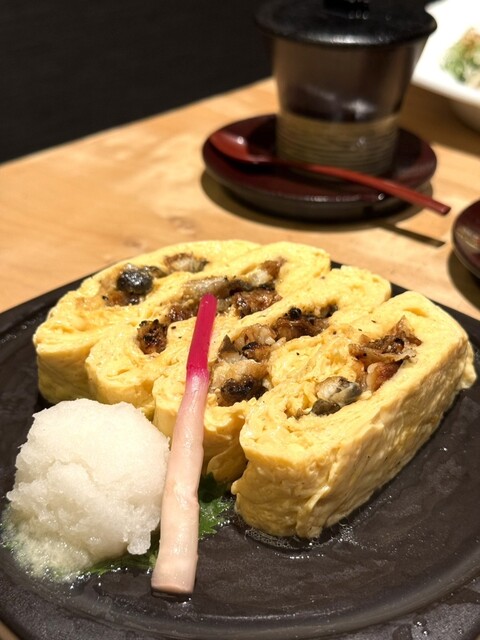 맛있는 육수를 곁들인 백차키에, 와사비 오도시의 오리지널 메뉴가 추천됩니다.