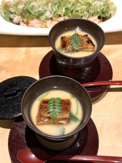 맛있는 육수를 곁들인 백차키에, 와사비 오도시의 오리지널 메뉴가 추천됩니다.