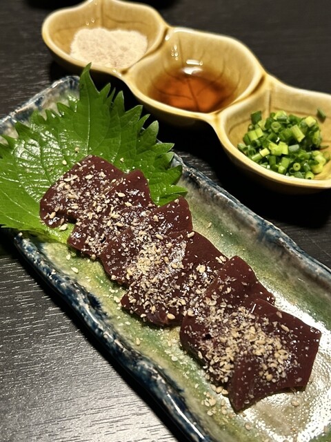 말고기는 정말 맛있습니다. 은둔 같은 분위기의 가게입니다♪