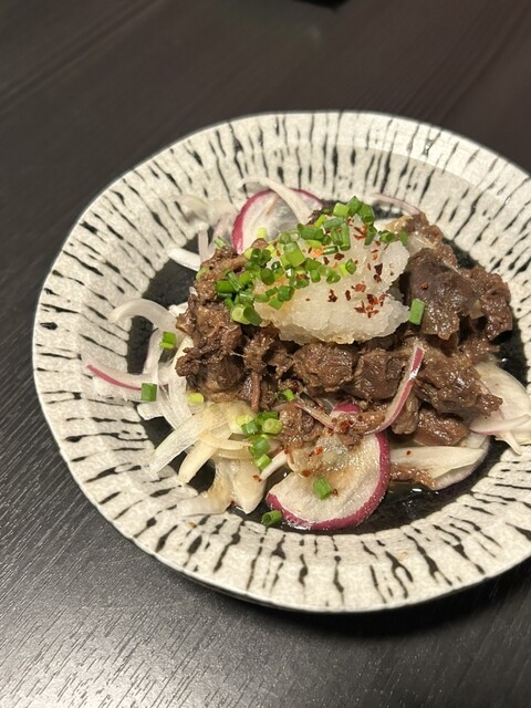 말고기는 정말 맛있습니다. 은둔 같은 분위기의 가게입니다♪