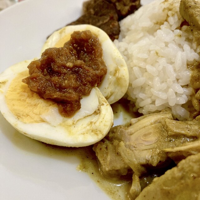 本物で家庭的な雰囲気の素晴らしいインドネシア料理レストランです。