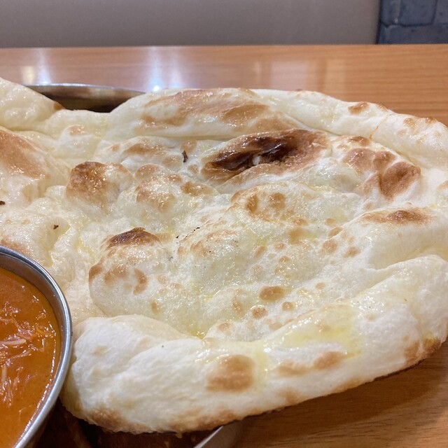 クラシックなナンカレー店で、特に強い風味はない