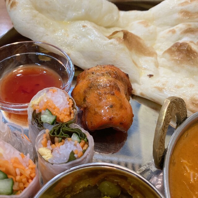 クラシックなナンカレー店で、特に強い風味はない