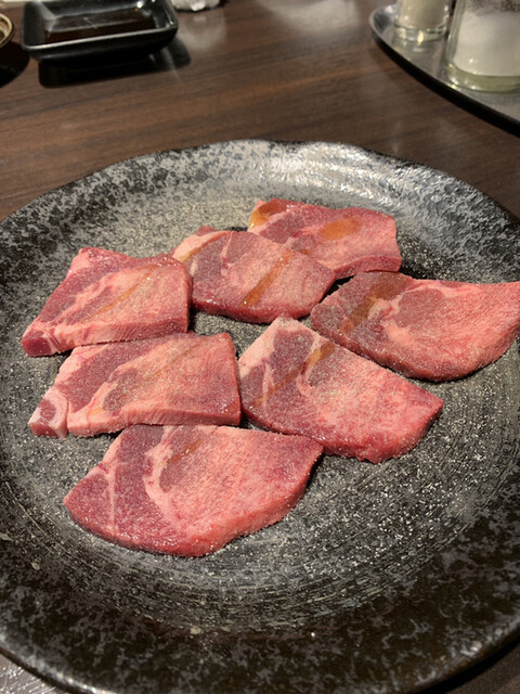 매우 합리적인 가격으로 맛있는 구이를 즐길 수 있는 가게입니다.