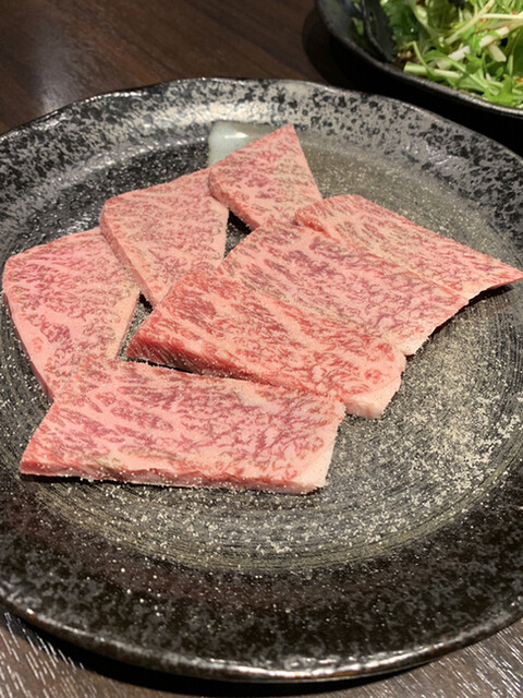 매우 합리적인 가격으로 맛있는 구이를 즐길 수 있는 가게입니다.
