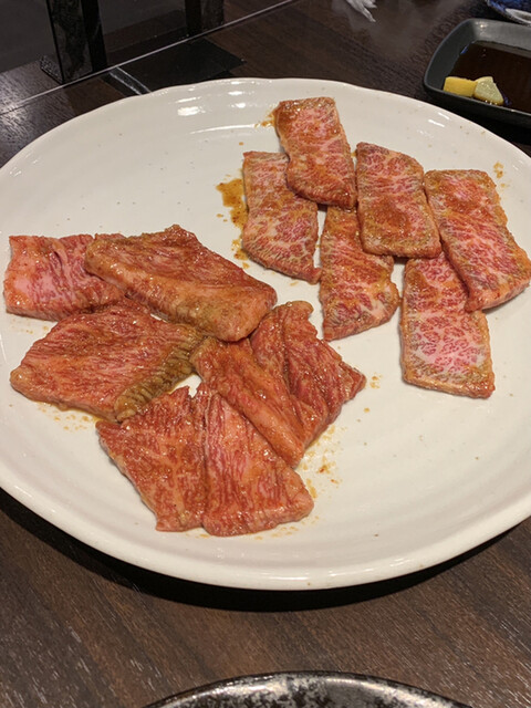 매우 합리적인 가격으로 맛있는 구이를 즐길 수 있는 가게입니다.
