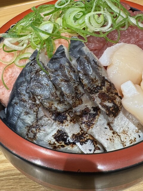 재료가 풍부하고 가성비가 최고인 해산물 덮밥집