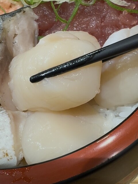 재료가 풍부하고 가성비가 최고인 해산물 덮밥집