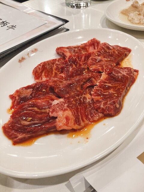 오사카의 종우에몬초메에 위치한 이 고깃집, 도쿠엔원 본점은 정말 훌륭한 고기를 맛볼 수 있는 곳입니다.