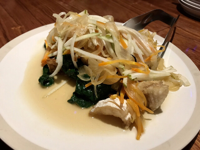【엔오테카 알키미스타】해산물과 일본풍의 맛이 느껴지는 전채부터, 풍미가 가득한 파스타, 그리고 진한 육류 요리까지. 다양한 맛을 즐길 수 있는 이탈리아식 레스토랑입니다.