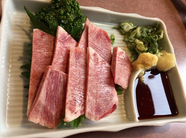 隠れた逸品ですが、肉の質は良いものの、人気はありません？