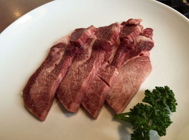 隠れた逸品ですが、肉の質は良いものの、人気はありません？