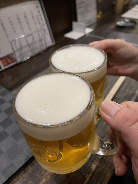 비릿한 향이 살아있는 마키다의 숯불 요리가 즐길 수 있습니다.