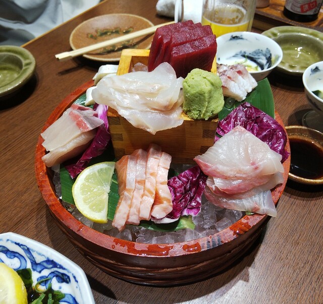 Delicious fish, oysters, and excellent sake 《Smoking and minors are not allowed》