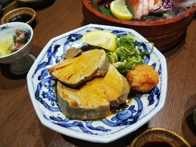 Delicious fish, oysters, and excellent sake 《Smoking and minors are not allowed》
