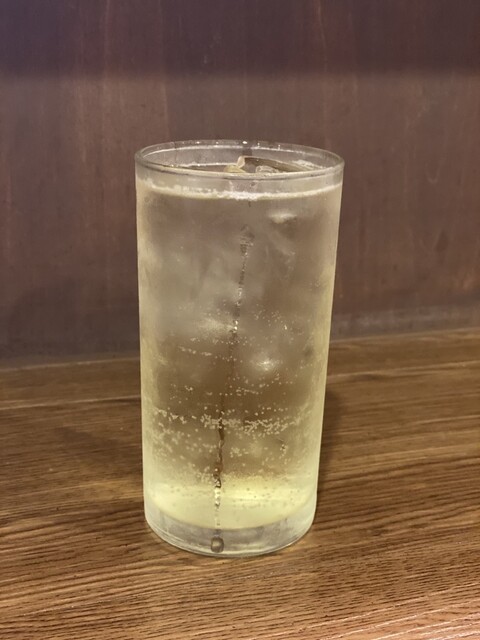 단 한 사람의 방문도 편리하게 이용할 수 있어요♪ 천삼에서 직접 생산된 구마모토산 어패류가 맛있는 술집입니다. 오사카, 센마치/난센마치/텐마루 지역에 위치해 있어요.