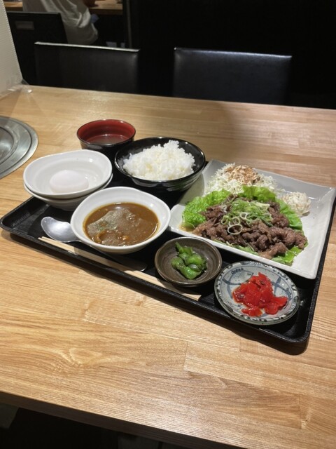メインディッシュを除いた食べ放題!?1,000円!