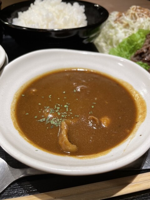 メインディッシュを除いた食べ放題!?1,000円!