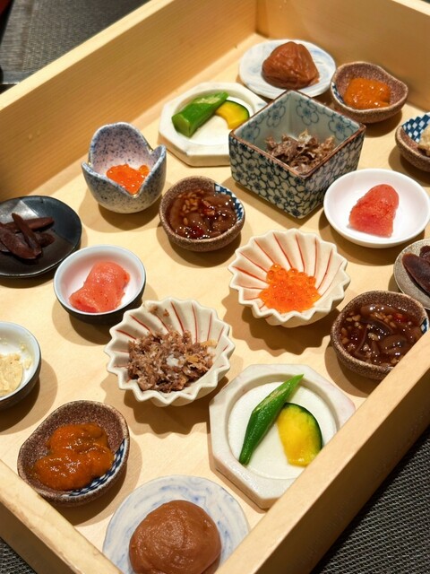 축하의 장소에 딱! 기대와 즐거움이 가득한 비밀스러운 고기 런치❤️