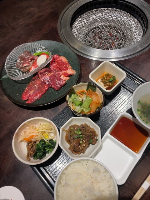 Absolutely outstanding recommendation! A one-person steak lunch with excellent value in Osaka's Umeda area.