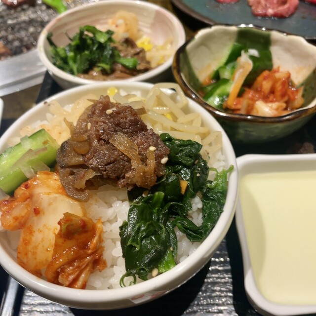 Absolutely outstanding recommendation! A one-person steak lunch with excellent value in Osaka's Umeda area.