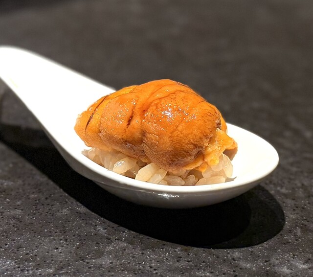 도시의 소음에서 벗어나 맛있는 스시를 즐기세요♪