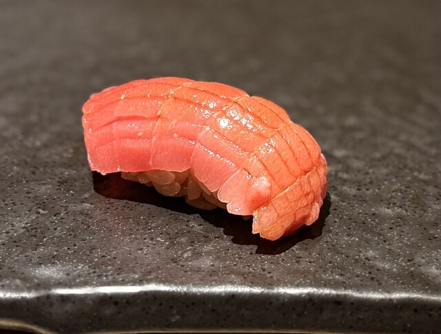도시의 소음에서 벗어나 맛있는 스시를 즐기세요♪