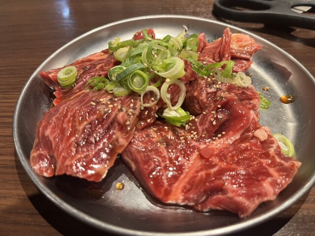 오늘 밤은 근처에서 구이 요리를 먹었습니다.
