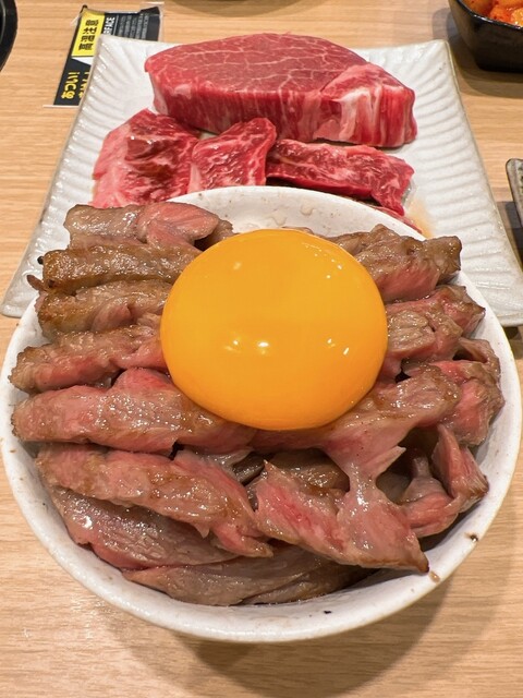 아름다운 엮은 자리의 스테이크는 부드럽고 신선해요♡