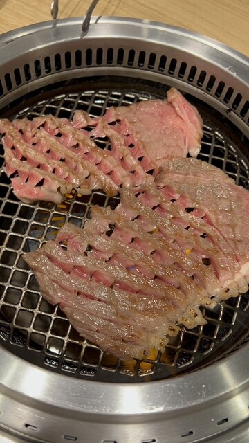 아름다운 엮은 자리의 스테이크는 부드럽고 신선해요♡