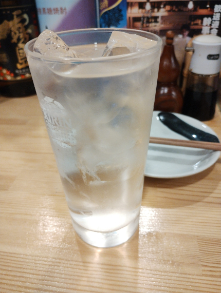 경교의 오니요메 술집에서 술을 마시는 즐거운 아저씨