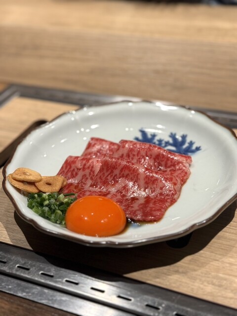 大阪の福島地区にある大人向けの隠れ家レストラン、「Wagyu Ryori Isseki Sanchou」で、絶品の焼肉を味わってみてください。