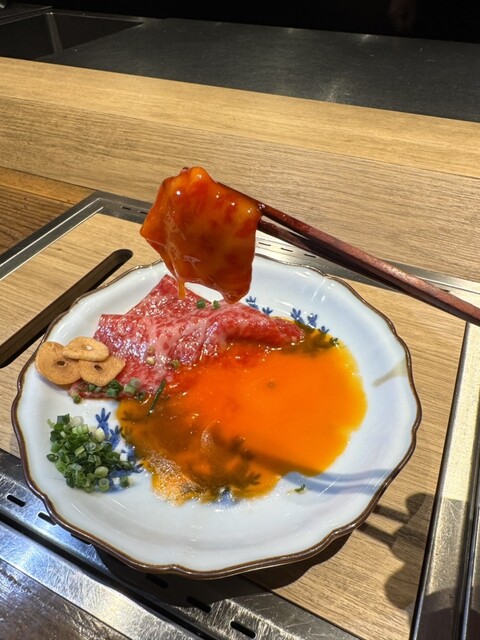 大阪の福島地区にある大人向けの隠れ家レストラン、「Wagyu Ryori Isseki Sanchou」で、絶品の焼肉を味わってみてください。