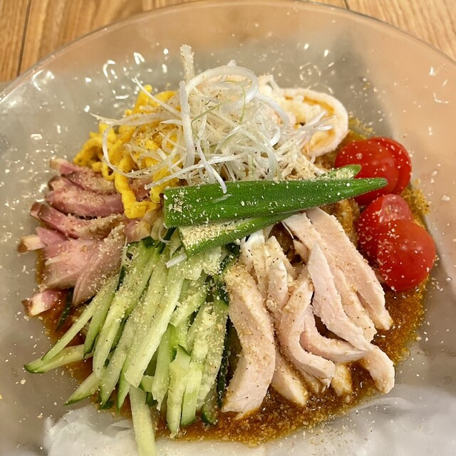 冷たい中華麺を楽しんでください。